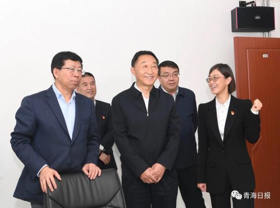 省委副書記、代省長劉寧在副省長王黎明等領(lǐng)導(dǎo)的陪同下視察物產(chǎn)集團(tuán)